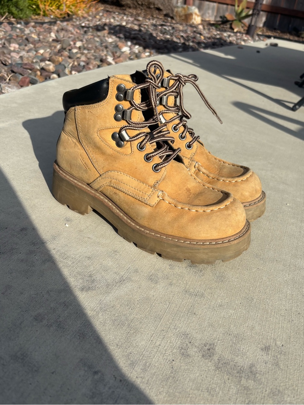 Boots - Picture 5 of 8